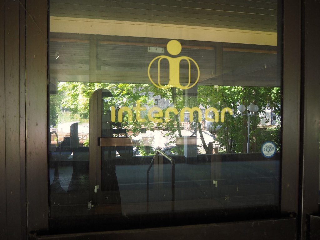 Intermar Hotel Malente Scheibe mit Logo